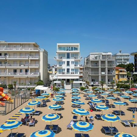 Hotel Boston 3 Stelle Superior Frontemare Лідо-ді-Єзоло Екстер'єр фото