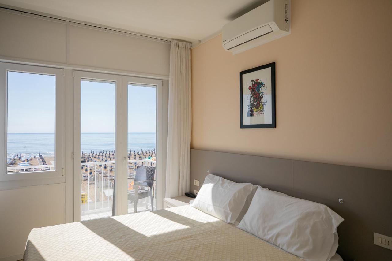 Hotel Boston 3 Stelle Superior Frontemare Лідо-ді-Єзоло Екстер'єр фото