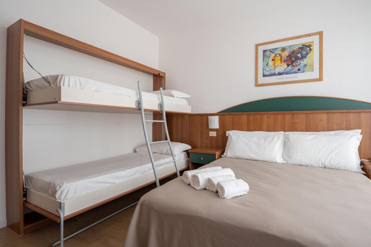 Hotel Boston 3 Stelle Superior Frontemare Лідо-ді-Єзоло Екстер'єр фото