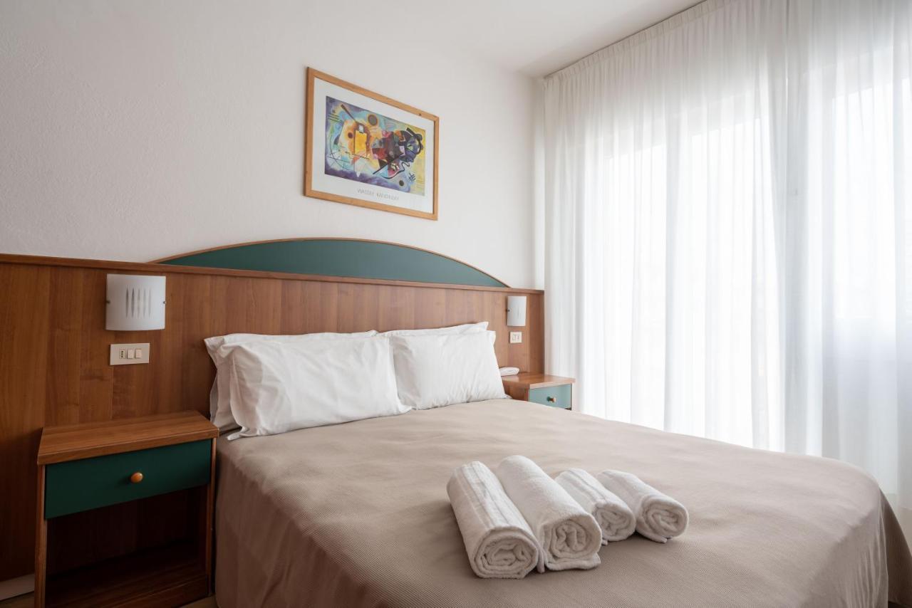Hotel Boston 3 Stelle Superior Frontemare Лідо-ді-Єзоло Екстер'єр фото