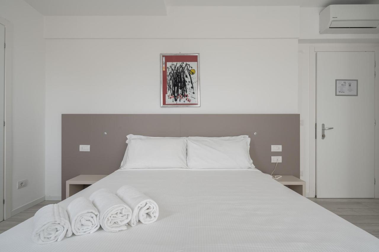 Hotel Boston 3 Stelle Superior Frontemare Лідо-ді-Єзоло Екстер'єр фото