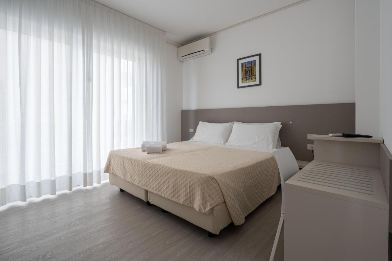 Hotel Boston 3 Stelle Superior Frontemare Лідо-ді-Єзоло Екстер'єр фото