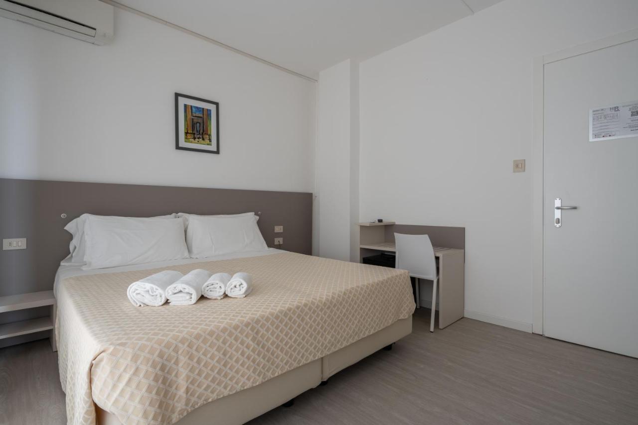 Hotel Boston 3 Stelle Superior Frontemare Лідо-ді-Єзоло Екстер'єр фото