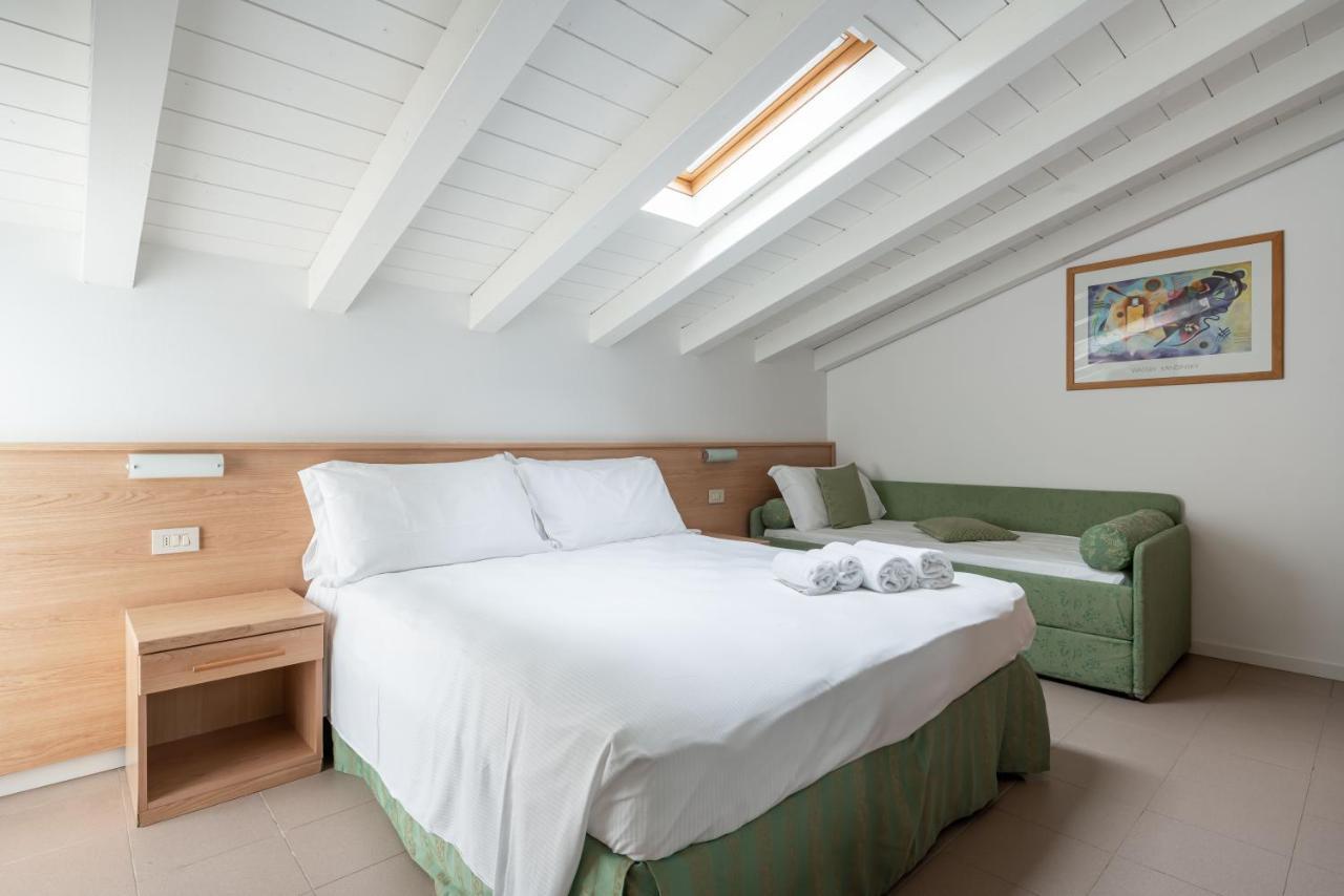 Hotel Boston 3 Stelle Superior Frontemare Лідо-ді-Єзоло Екстер'єр фото