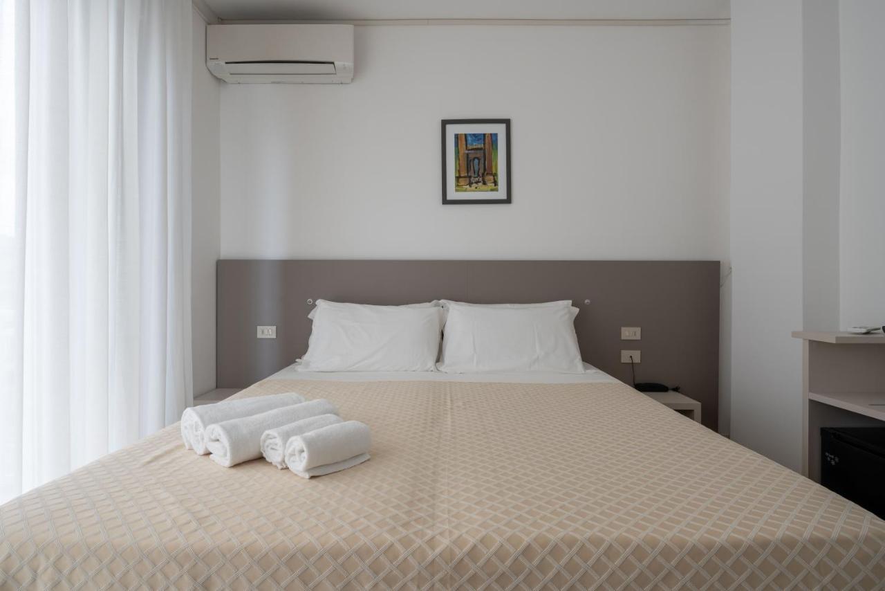 Hotel Boston 3 Stelle Superior Frontemare Лідо-ді-Єзоло Екстер'єр фото