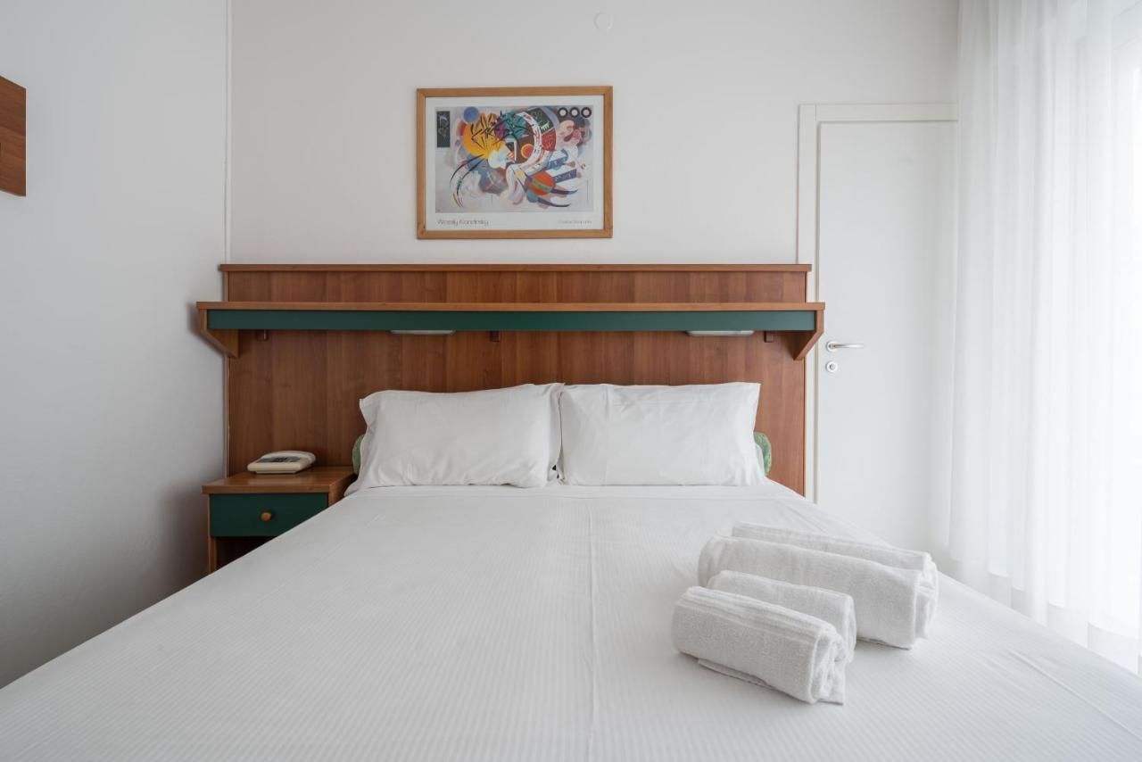 Hotel Boston 3 Stelle Superior Frontemare Лідо-ді-Єзоло Екстер'єр фото