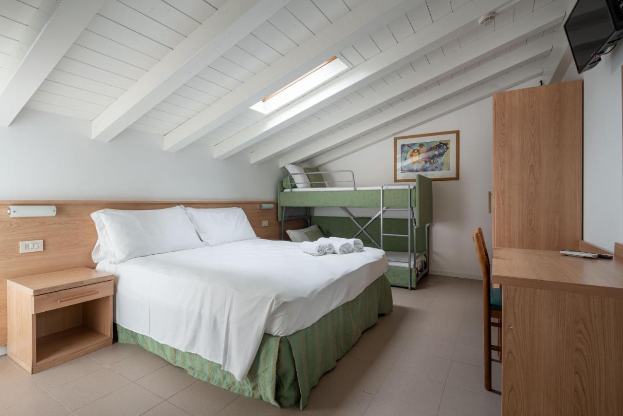 Hotel Boston 3 Stelle Superior Frontemare Лідо-ді-Єзоло Екстер'єр фото