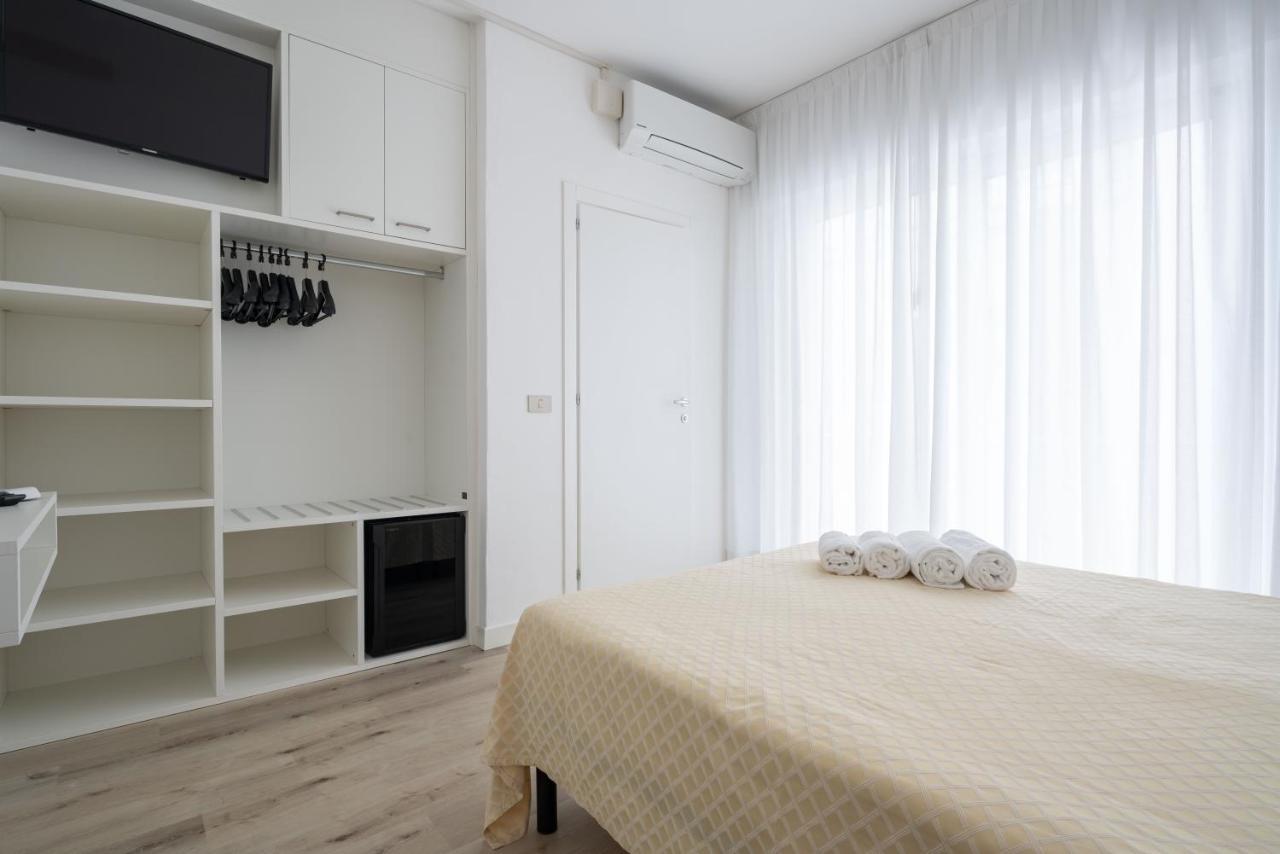 Hotel Boston 3 Stelle Superior Frontemare Лідо-ді-Єзоло Екстер'єр фото