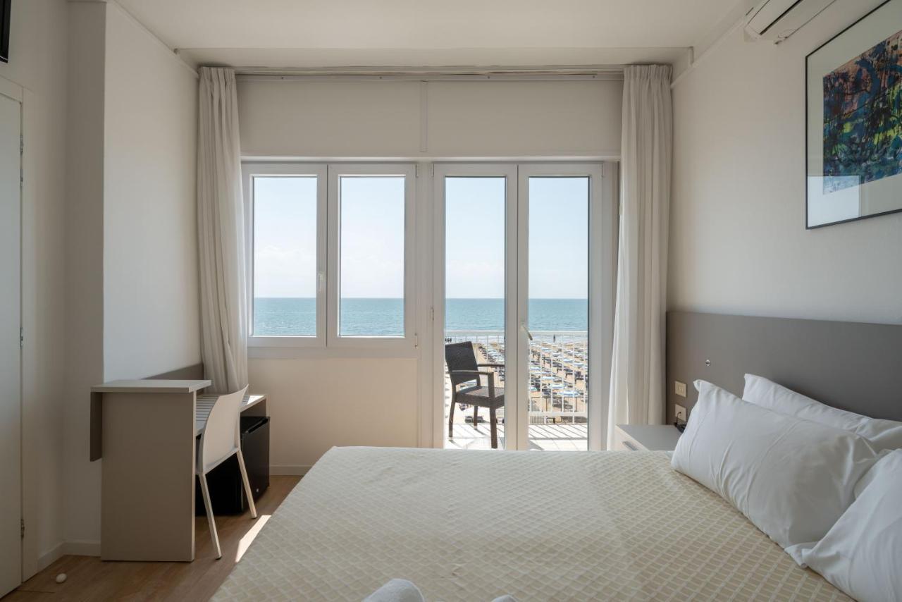 Hotel Boston 3 Stelle Superior Frontemare Лідо-ді-Єзоло Екстер'єр фото