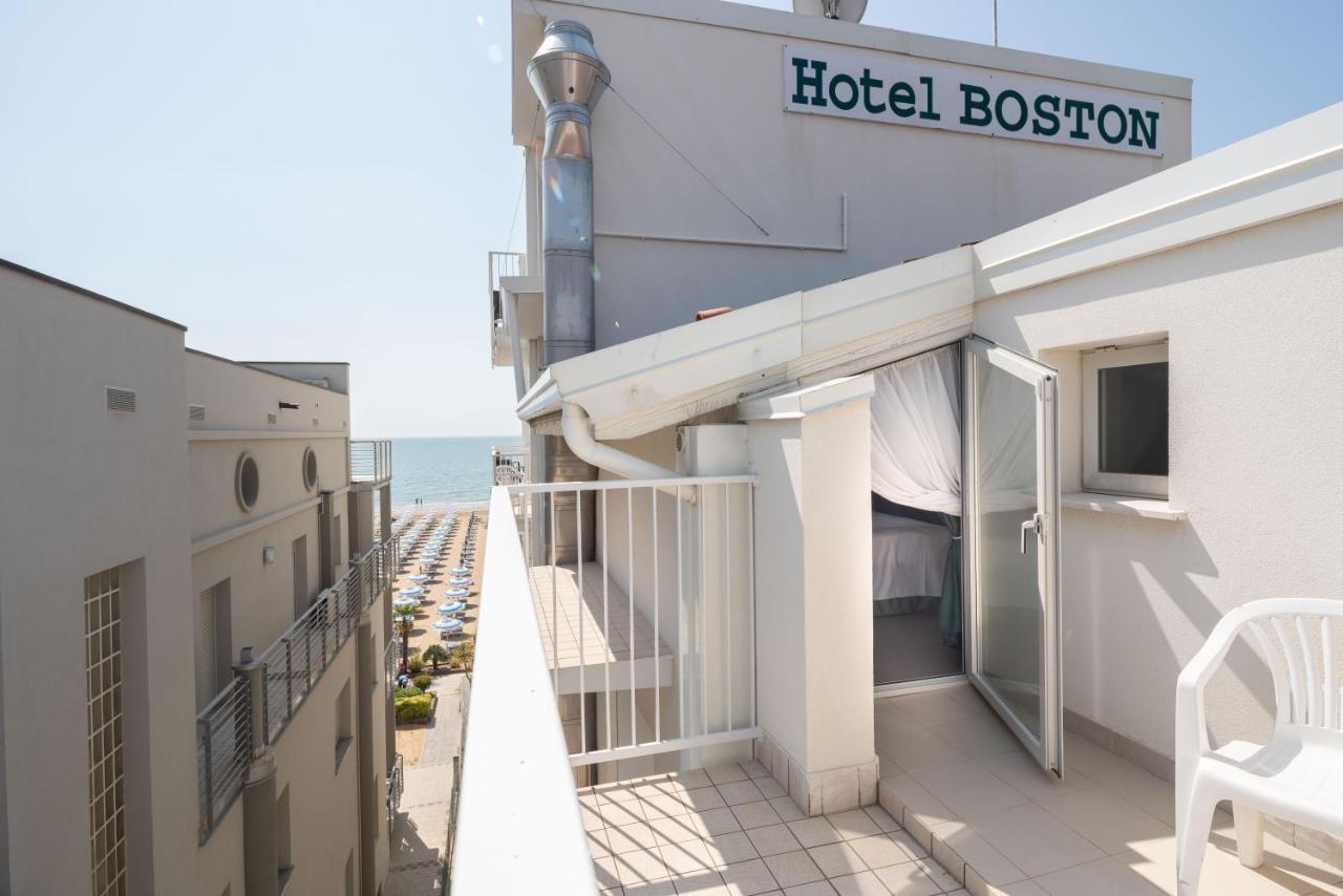 Hotel Boston 3 Stelle Superior Frontemare Лідо-ді-Єзоло Екстер'єр фото