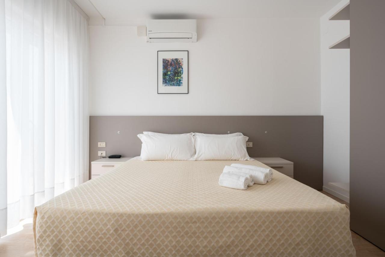 Hotel Boston 3 Stelle Superior Frontemare Лідо-ді-Єзоло Екстер'єр фото