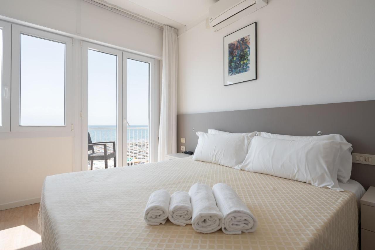 Hotel Boston 3 Stelle Superior Frontemare Лідо-ді-Єзоло Екстер'єр фото