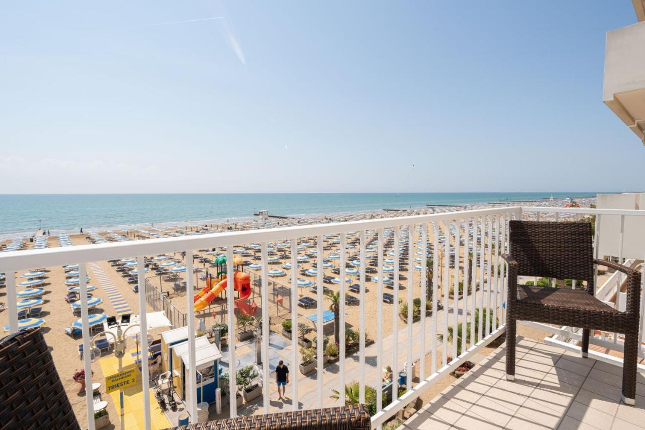 Hotel Boston 3 Stelle Superior Frontemare Лідо-ді-Єзоло Екстер'єр фото